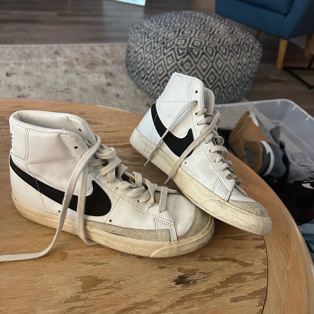 Nike blazer women’s size 7